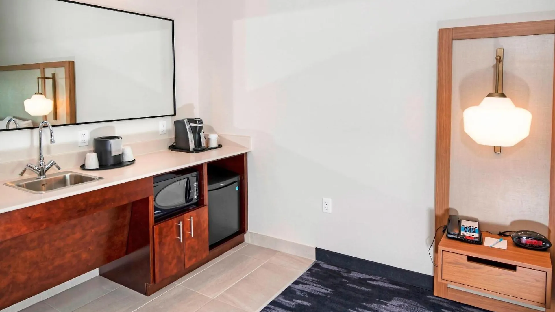 Fairfield Inn & Suites By Marriott Ottawa Airport Hotel